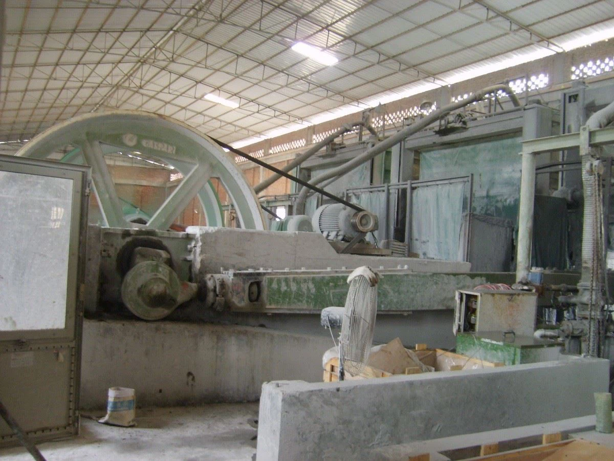 gangsaw slab cutting.jpg