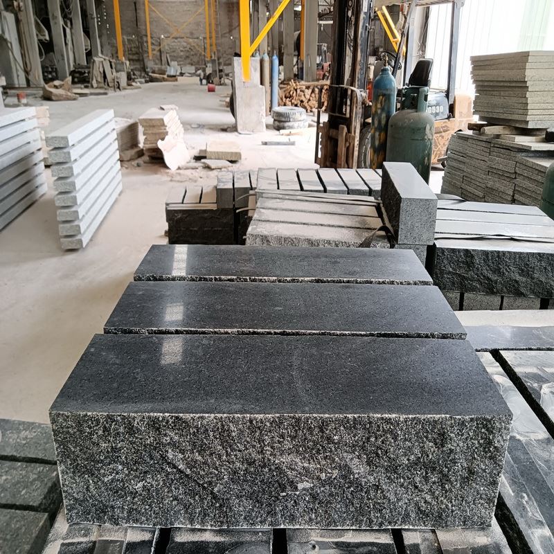 G654 Grey granite Tread