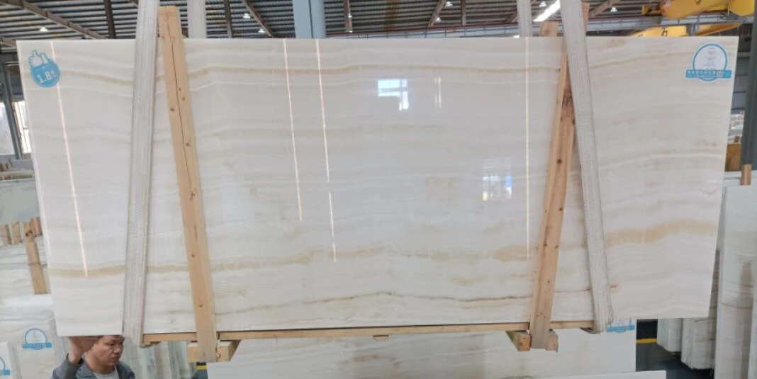 911 x 437 white onyx slab