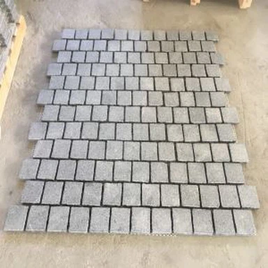 G654 Macskaköves